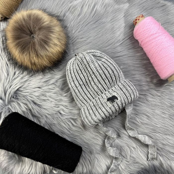 Зимовий в'язаний комплект дитячий сірий з натуральними бубонами KID BEWARM