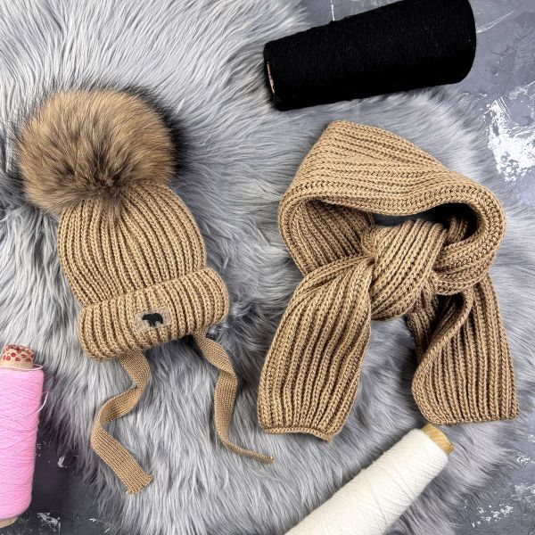 Зимовий в'язаний комплект дитячий бежевий з натуральним бубоном KID BEWARM