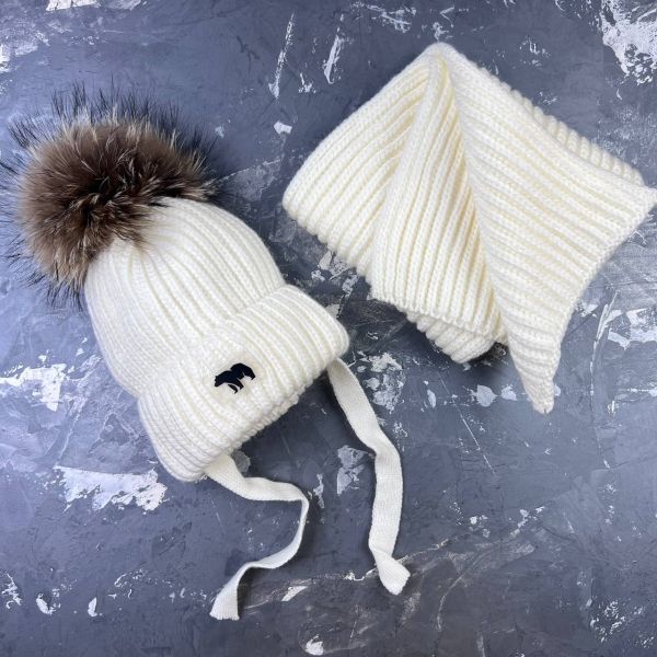 Зимовий в'язаний комплект дитячий молочний з натуральним бубоном KID BEWARM